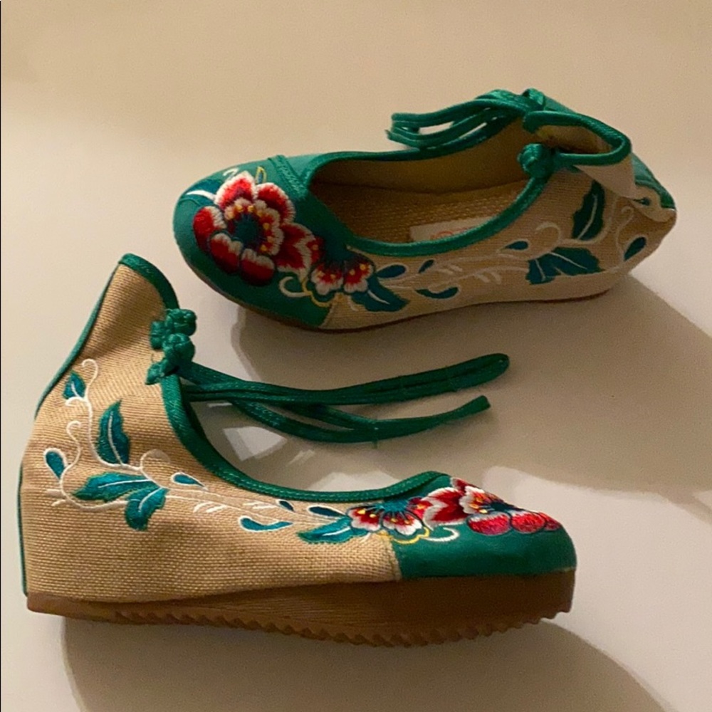 Floral Laced Up Pumps